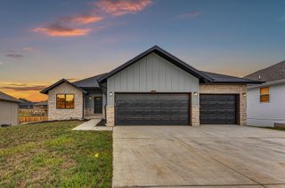675 W Castor Loop, Nixa, MO 65714