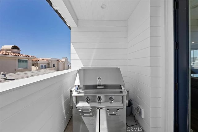 309 Crest Drive, Manhattan Beach, CA 90266