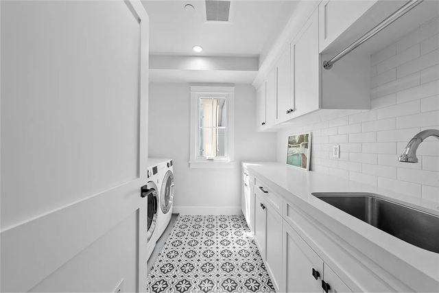 309 Crest Drive, Manhattan Beach, CA 90266