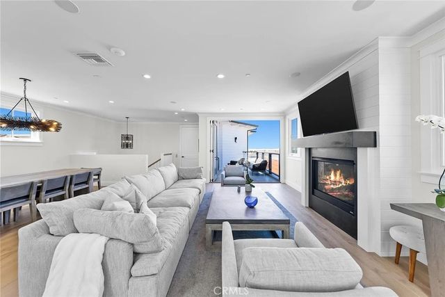 309 Crest Drive, Manhattan Beach, CA 90266