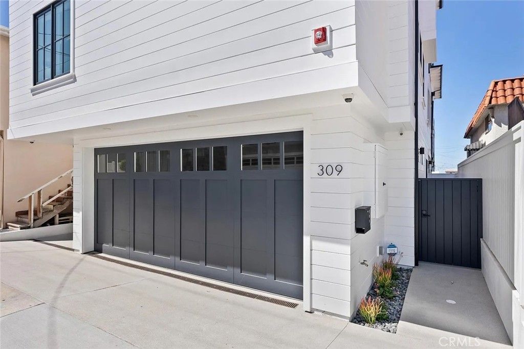 309 Crest Drive, Manhattan Beach, CA 90266