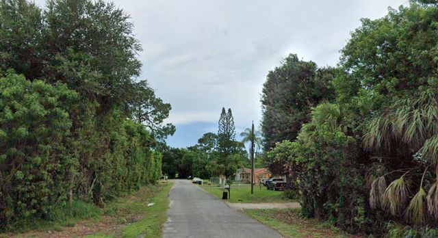 2001 N 51st Court, Fort Pierce, FL 34947