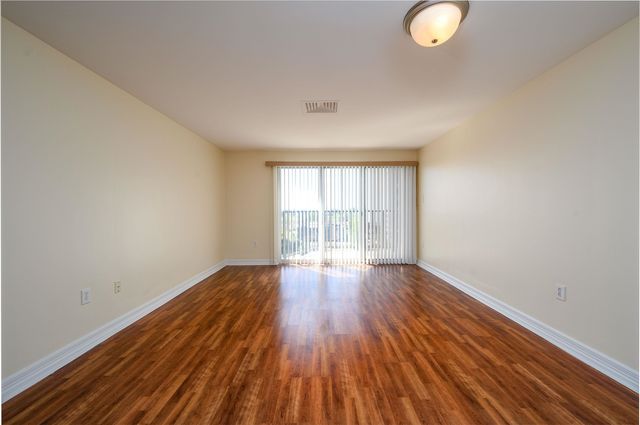 655 S Riverside Dr Apt 606A, Memphis, TN 38103