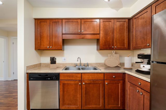 655 S Riverside Dr Apt 606A, Memphis, TN 38103