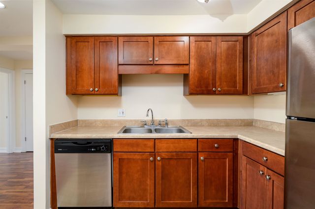 655 S Riverside Dr Apt 606A, Memphis, TN 38103