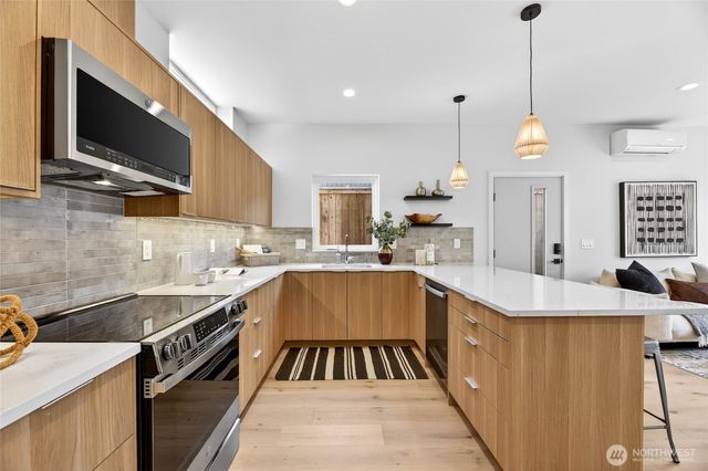 4140 44th Avenue SW, Seattle, WA 98075