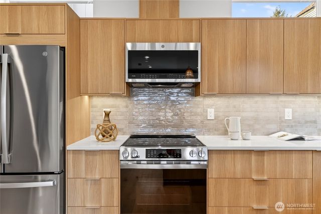4140 44th Avenue SW, Seattle, WA 98075