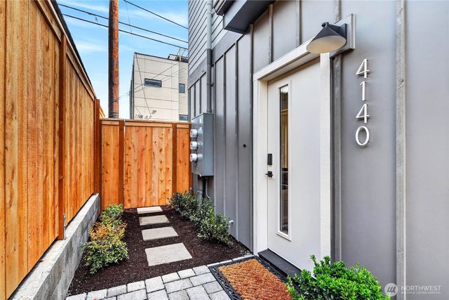 4140 44th Avenue SW, Seattle, WA 98075