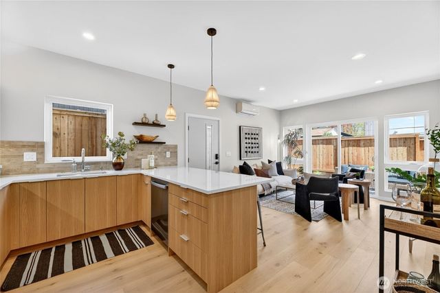 4140 44th Avenue SW, Seattle, WA 98075