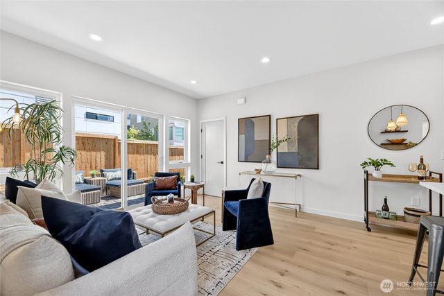 4140 44th Avenue SW, Seattle, WA 98075