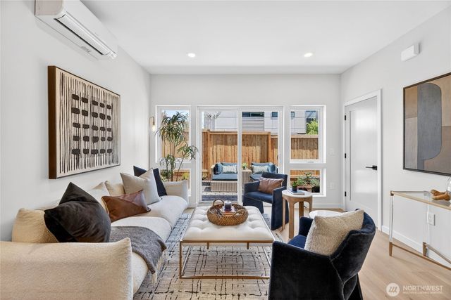 4140 44th Avenue SW, Seattle, WA 98075