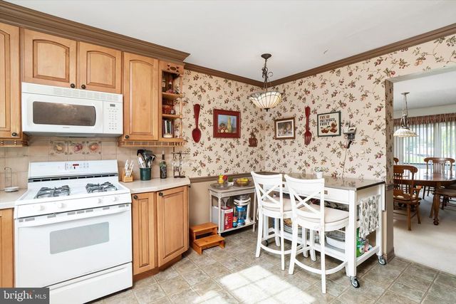 30 FARM RD #4, Hillsborough, NJ 08844