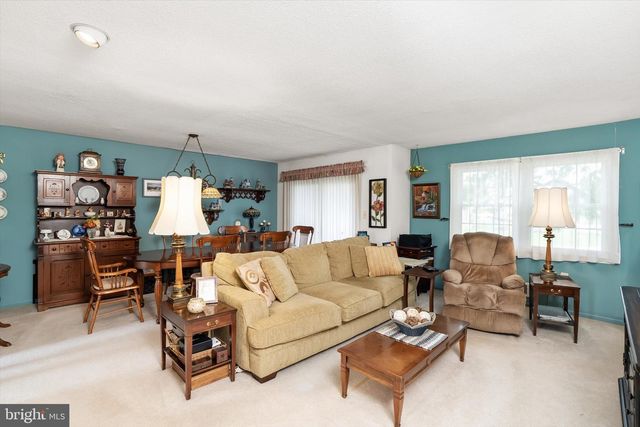 30 FARM RD #4, Hillsborough, NJ 08844