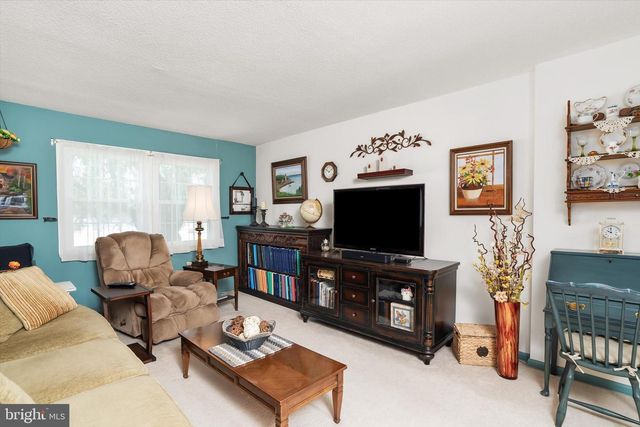 30 FARM RD #4, Hillsborough, NJ 08844