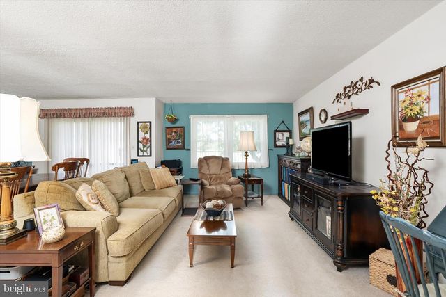 30 FARM RD #4, Hillsborough, NJ 08844