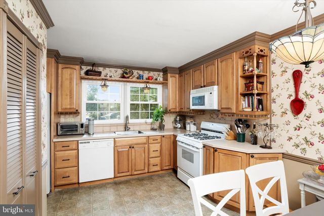 30 FARM RD #4, Hillsborough, NJ 08844