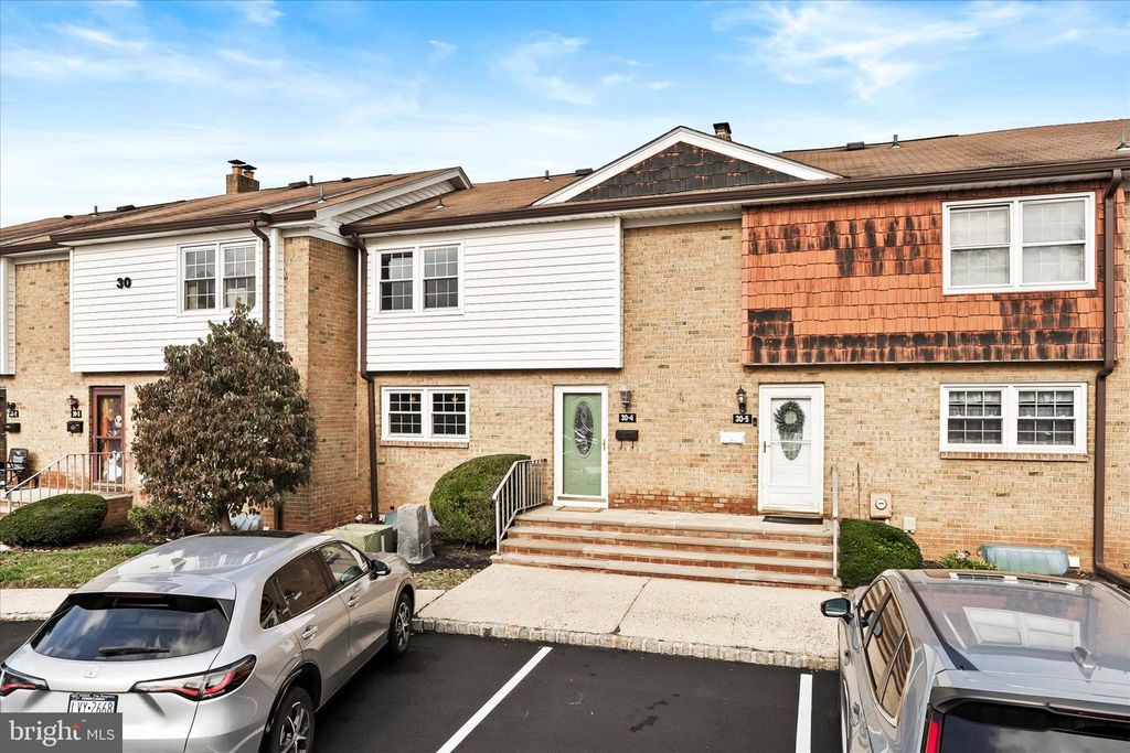 30 FARM RD #4, Hillsborough, NJ 08844