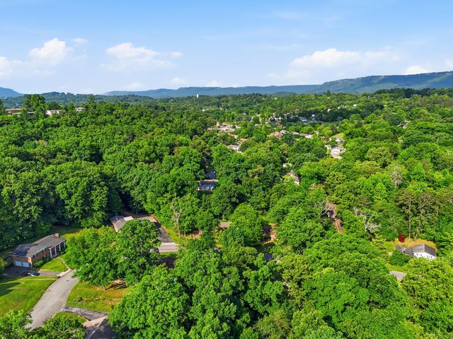 945 Brynwood Terrace, Chattanooga, TN 37415