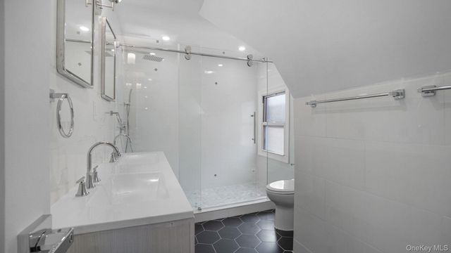 2716 Gunther Avenue, Bronx, NY 10469