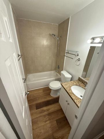 717 NE 10th Avenue 06, Boynton Beach, FL 33435