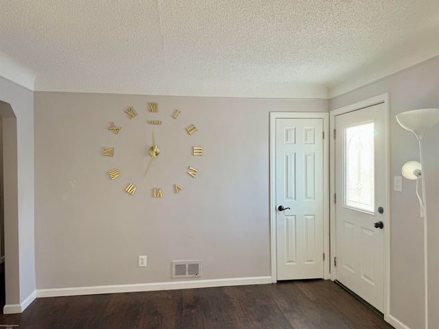 25304 Culver Street, Saint Clair Shores, MI 48081