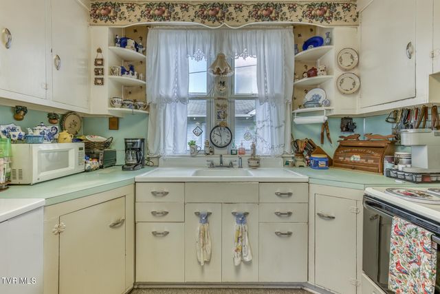 208 Delaware Street, Johnson City, TN 37604