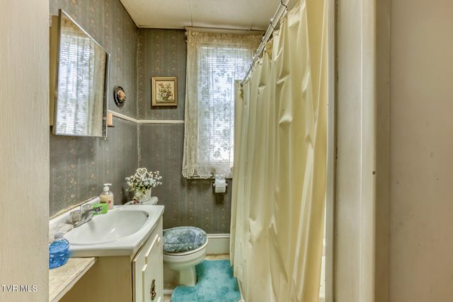 208 Delaware Street, Johnson City, TN 37604