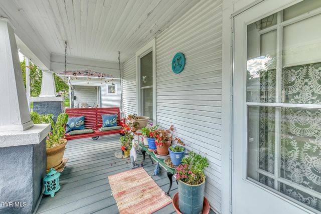 208 Delaware Street, Johnson City, TN 37604