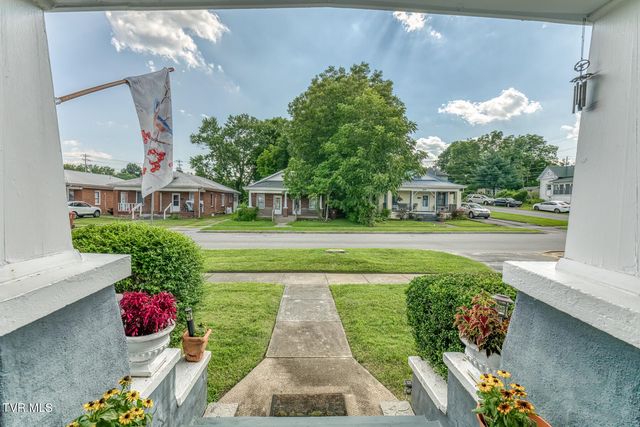 208 Delaware Street, Johnson City, TN 37604