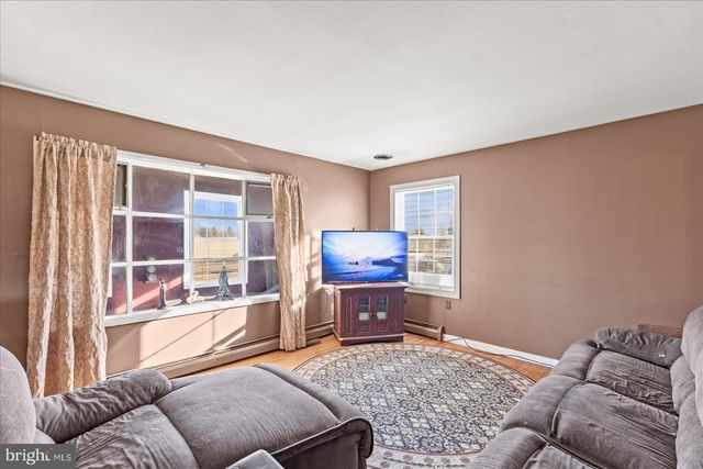 2505 TANEYTOWN RD, Gettysburg, PA 17325