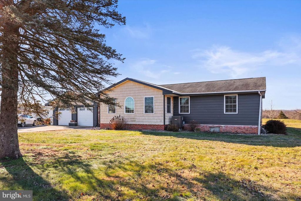 2505 TANEYTOWN RD, Gettysburg, PA 17325