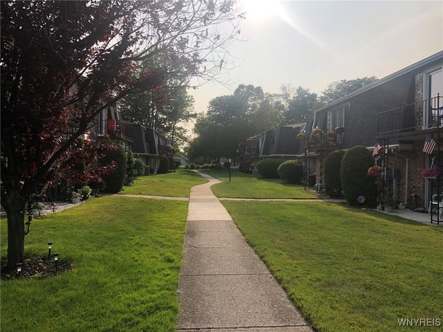 98 Foxberry Drive A, Amherst, NY 14068