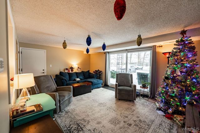 98 Foxberry Drive A, Amherst, NY 14068