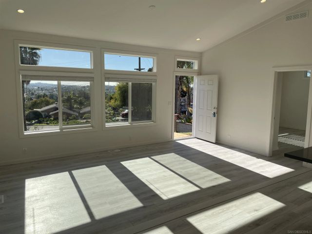 1255 Rhea Place B, Vista, CA 92084