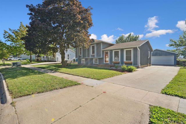 1221 Fleur Drive, Waterloo, IA 50701