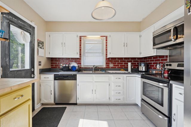 1221 Fleur Drive, Waterloo, IA 50701