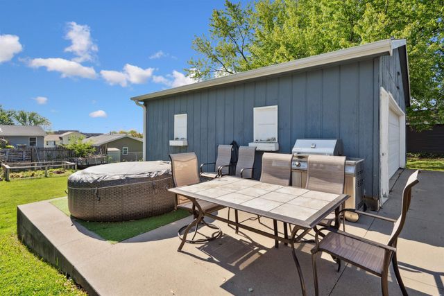 1221 Fleur Drive, Waterloo, IA 50701
