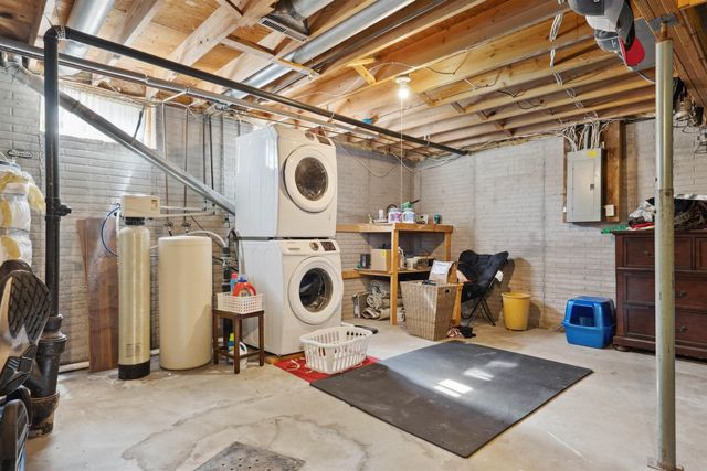 1221 Fleur Drive, Waterloo, IA 50701