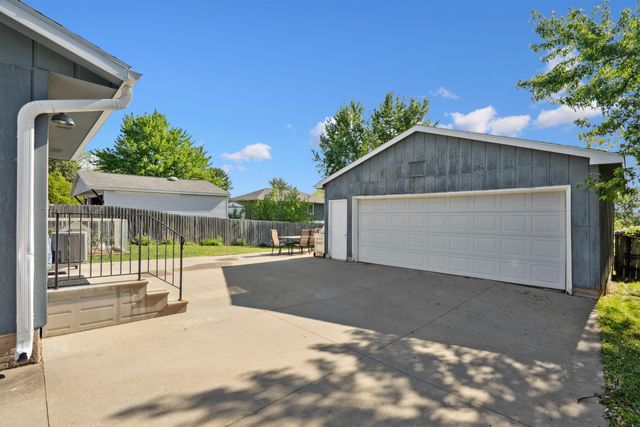 1221 Fleur Drive, Waterloo, IA 50701