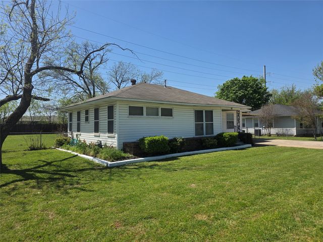 308 Inez Street, Roanoke, TX 76262