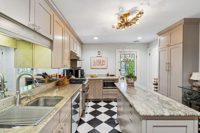 41 Chapel Street, Charleston, SC 29403