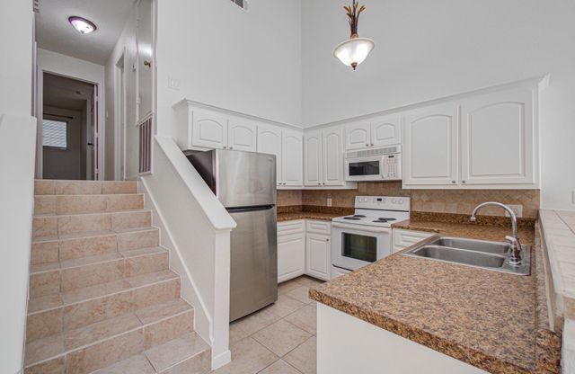 3700 83rd Street 9, Galveston, TX 77554