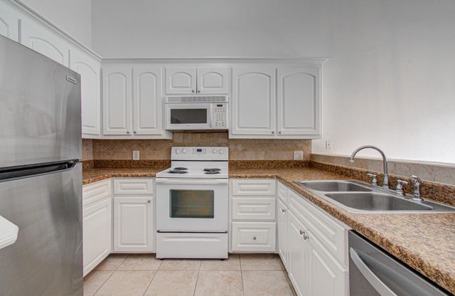 3700 83rd Street 9, Galveston, TX 77554