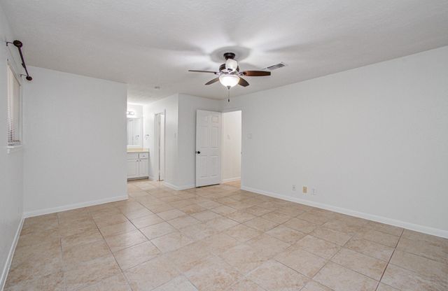 3700 83rd Street 9, Galveston, TX 77554