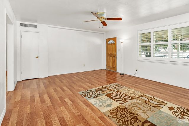 2907 Driller Avenue, Bakersfield, CA 93306