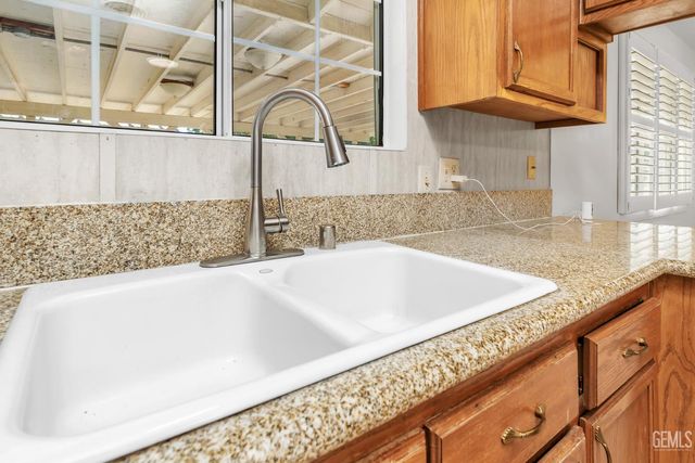 2907 Driller Avenue, Bakersfield, CA 93306