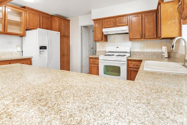 2907 Driller Avenue, Bakersfield, CA 93306