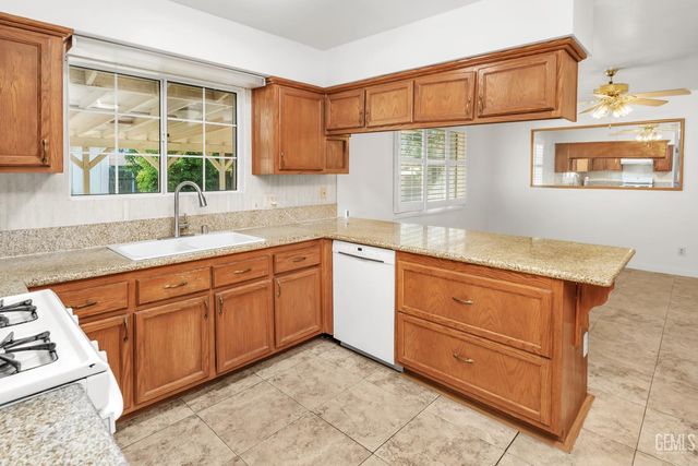 2907 Driller Avenue, Bakersfield, CA 93306