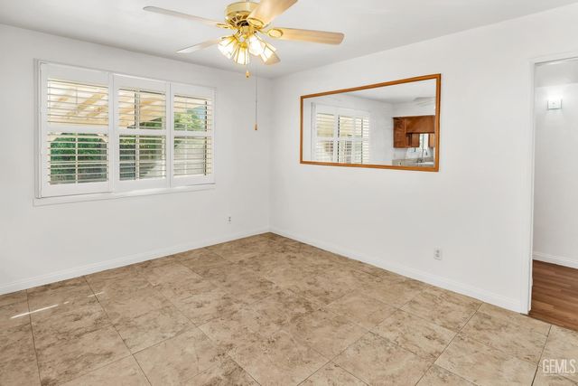 2907 Driller Avenue, Bakersfield, CA 93306