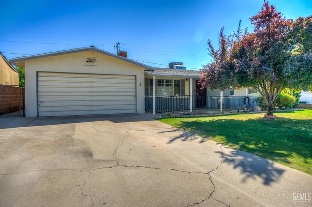 2907 Driller Avenue, Bakersfield, CA 93306